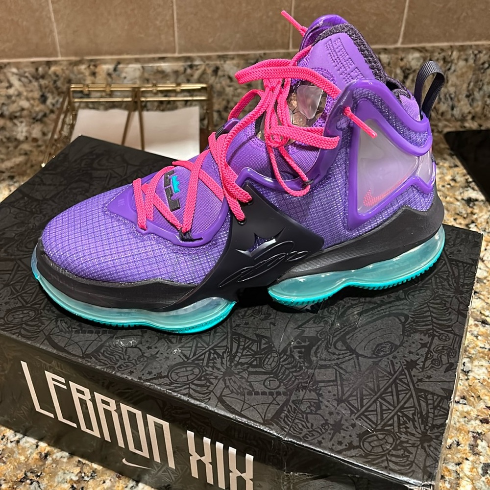 Lebron XIX